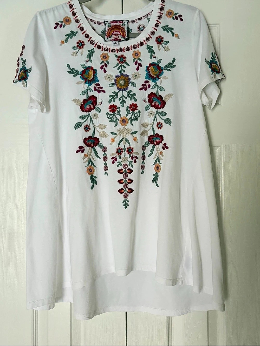 Johnny Was Embroidered Floral Tunic in White Size Medium
